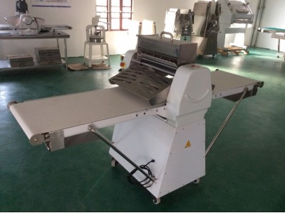 Floor type dough sheeter 520A / 3