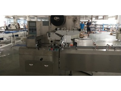 Chocolate Pillow Packing Machine with Automatic Feeding Line / 2