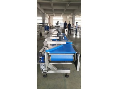 Chocolate Pillow Packing Machine with Automatic Feeding Line / 3